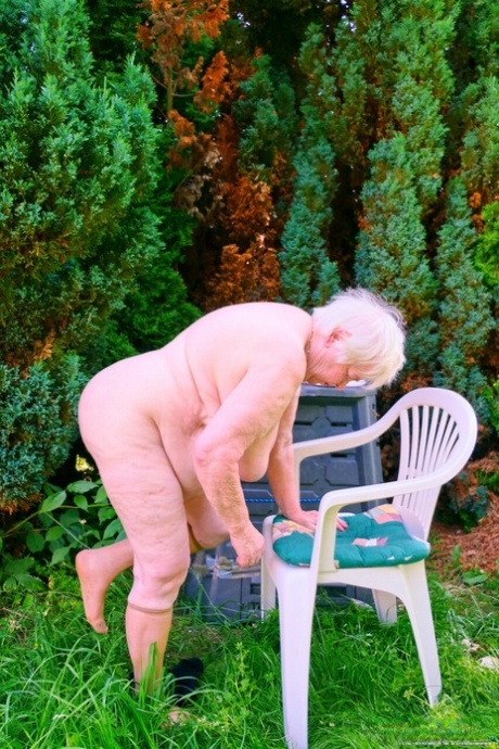 granny saggy tits nudes pic