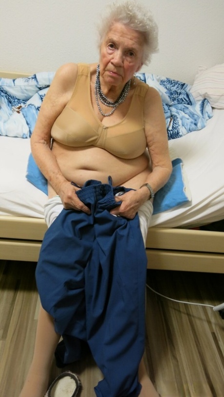 rynkig mormor het pornografisk bilder