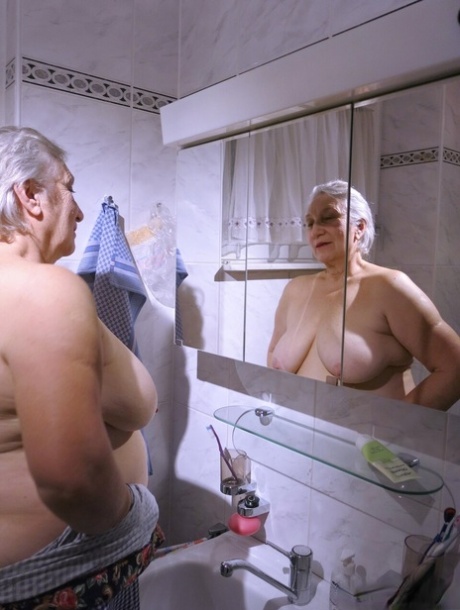 wrinkled granny art nude images