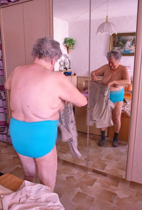 big booty granny sexy nude photos