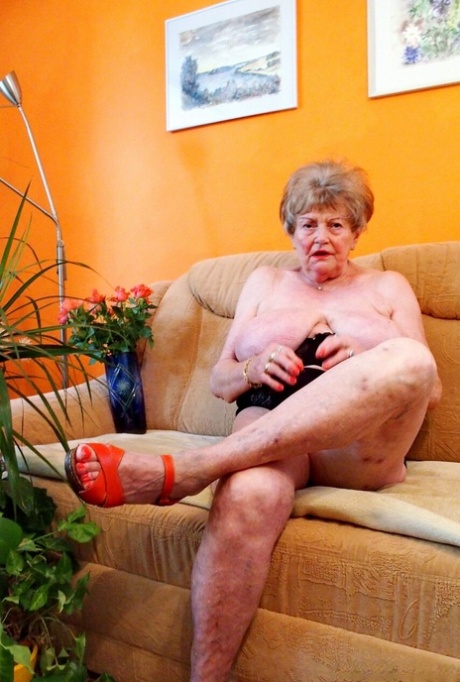 very old granny naked pics