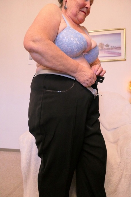 wrinkled granny adult pic
