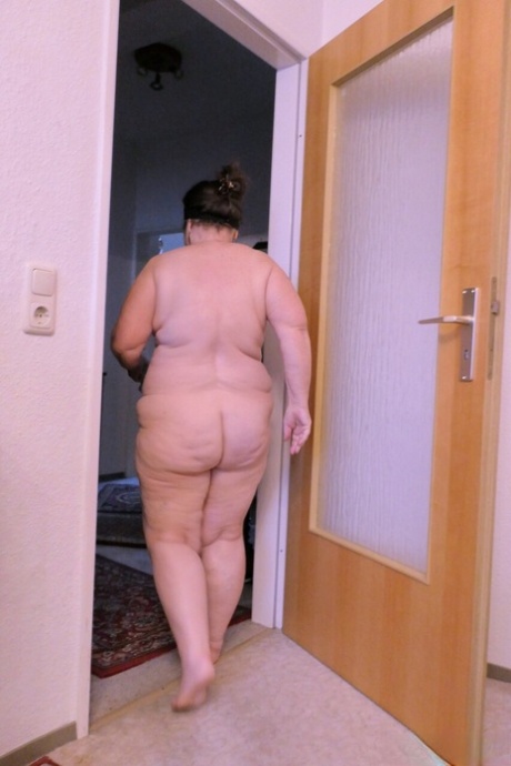 granny bent over art naked pics