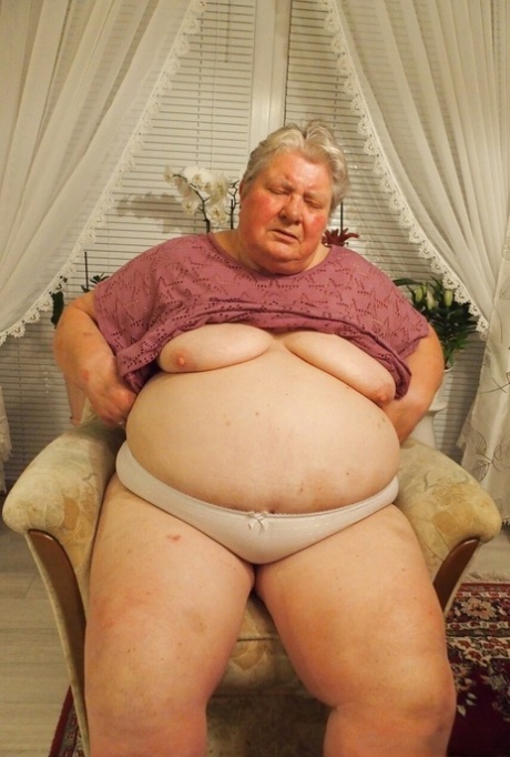 grand-mère se déshabille adulte gratuit photos