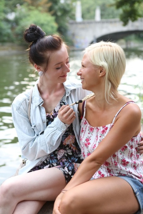 lesbian fuck art naked img