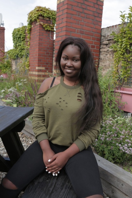 curvy ebony free naked pic
