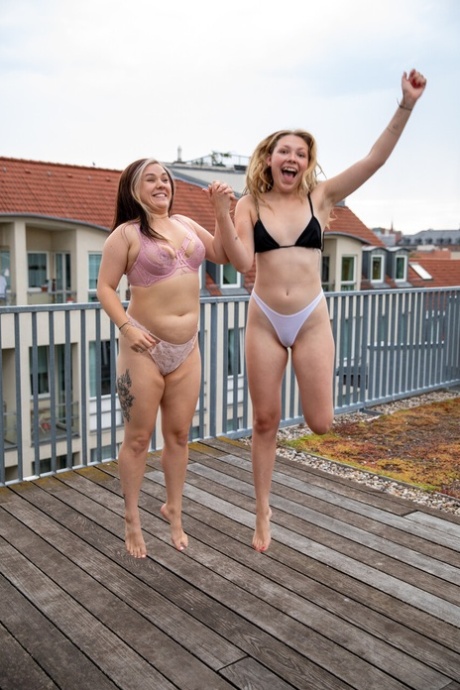 jente på jente naken fin foto