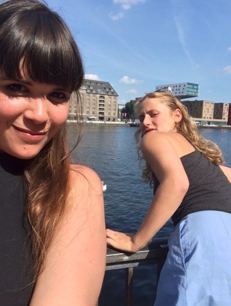 bbw lesbian hot naked pic