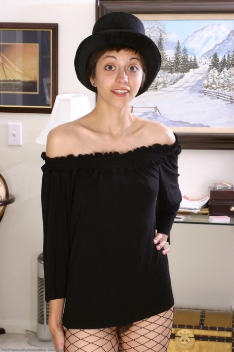 amateur solo free porn photos