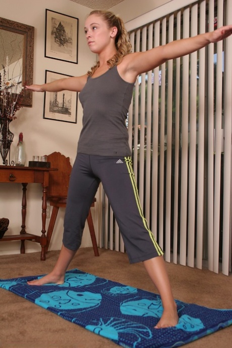 amateur yoga pants erotic photos