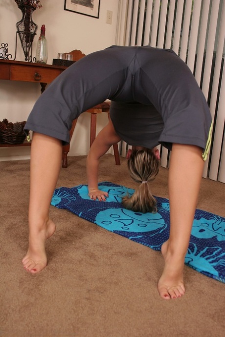 yoga pants feet nude galleries