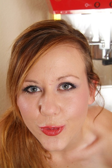 rousse potelée exclusif sympa des photos