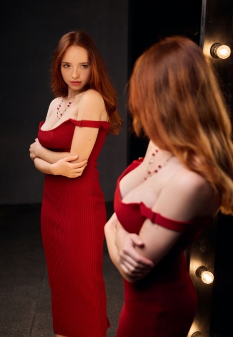 red lips hot sexy pics
