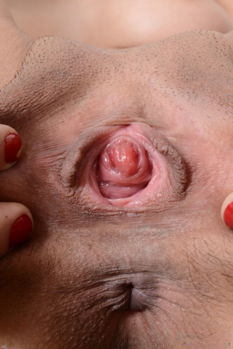 tight shaved pussy art nude picture
