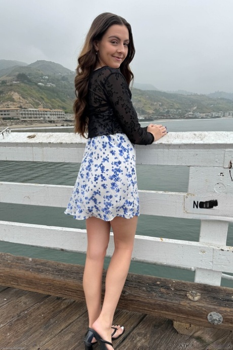 瘦小青少年独奏 美麗的裸體 畫廊