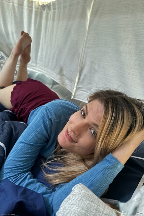 mature feet free porn pics