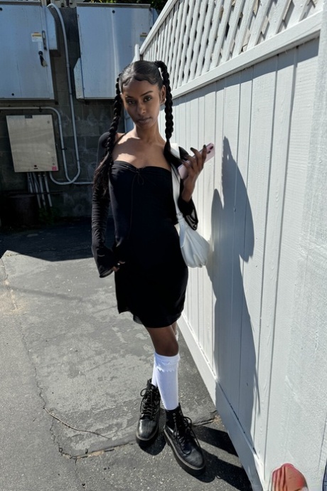 ebony babe free nude picture