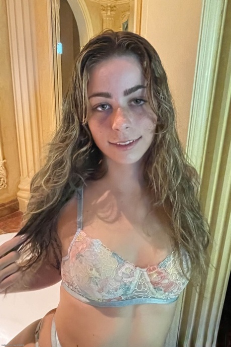 small tits teen sexy pictures