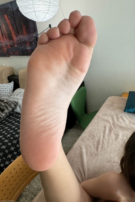 petite feet free sexy image