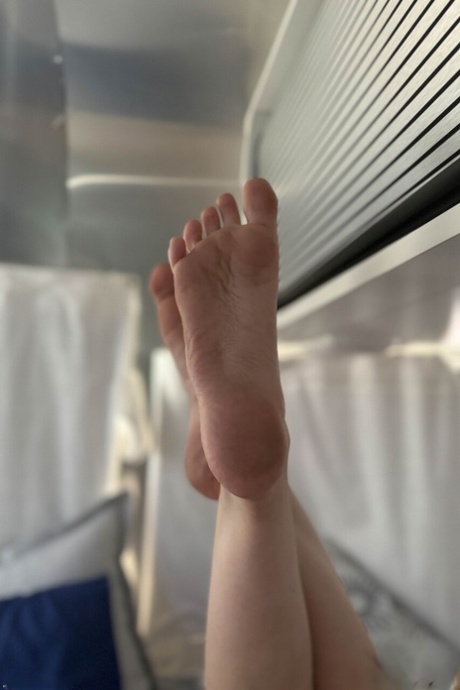 mature feet beautiful porn picture