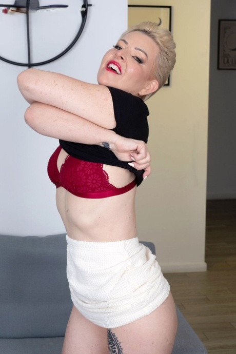 short hair granny nude image