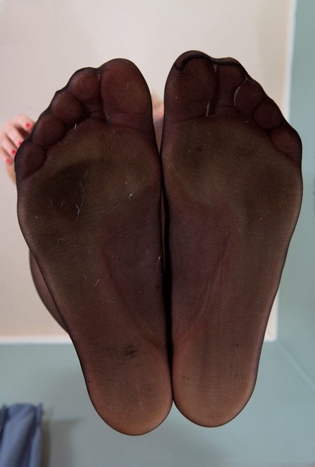 feet close up hot naked pics