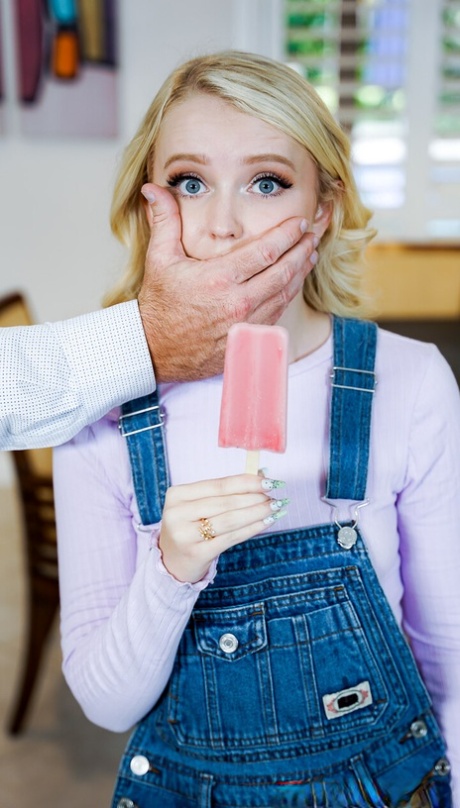 drobná blondýnka teenagerka xxx perfektní obr