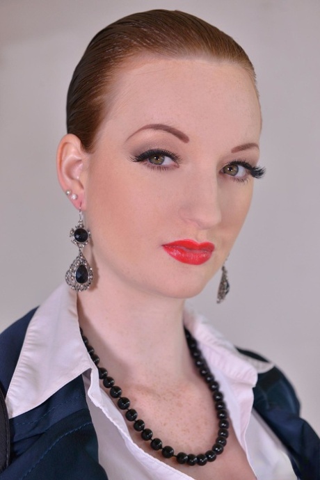 Zara Durose model high quality image