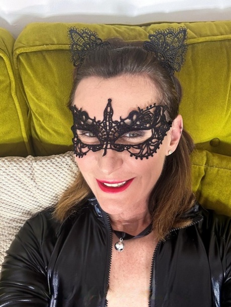 milf glasses exclusive pics