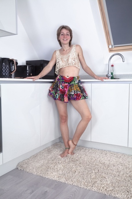older women free naked picture