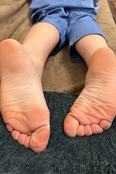 white feet naked picture
