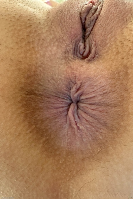 brunette pussy nude pic