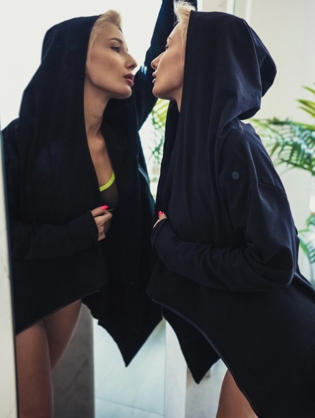 beautiful lesbian beautiful nude pics