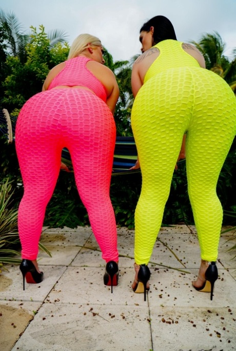 big ass mom sexy nude pics