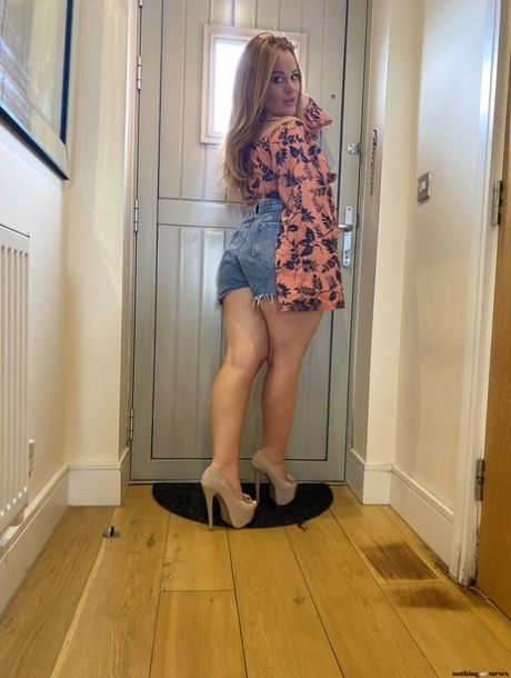 curvy blonde milf free naked galleries