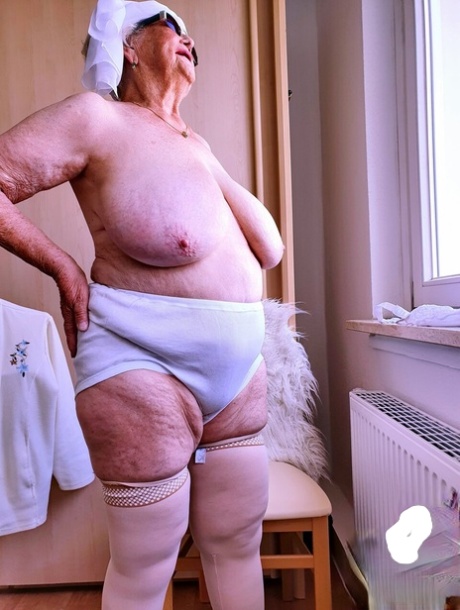 busty granny sexy naked pics