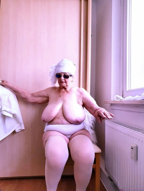 granny big boobs nudes pic