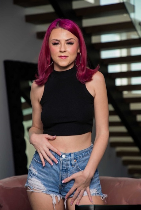 pink hair hot naked photos