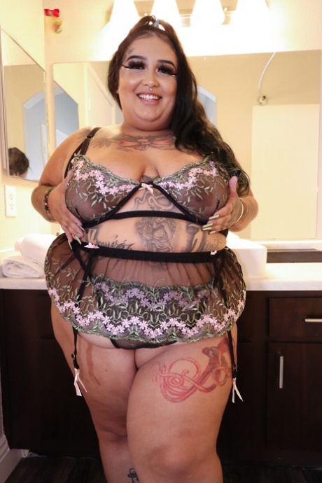 busty bbw art nude pics