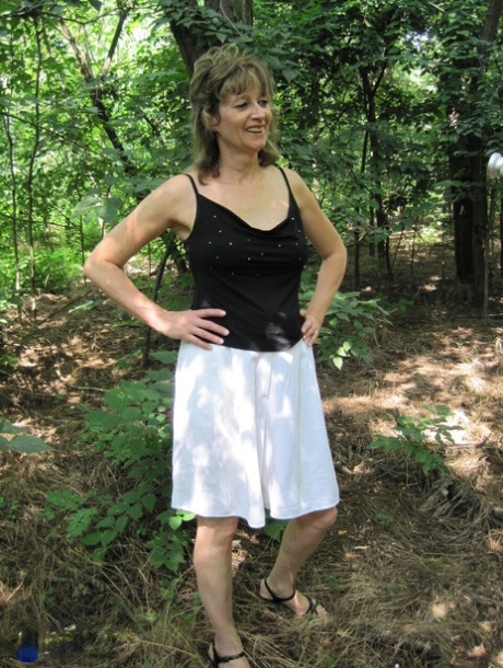 mature housewives porno pic