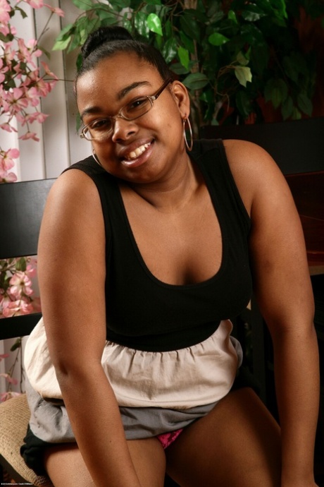 fat black free naked photo