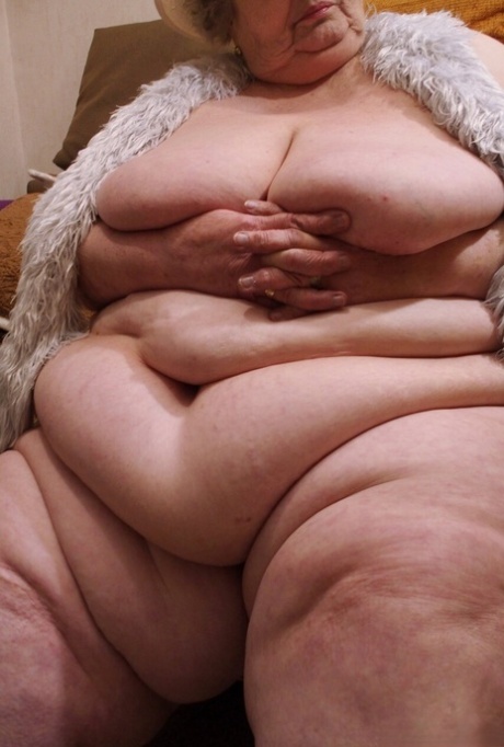 乳交 熱裸 圖片