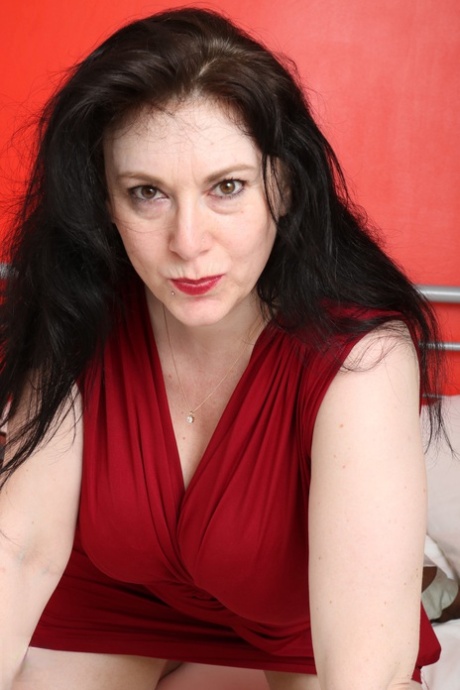 mature brunette erotic img