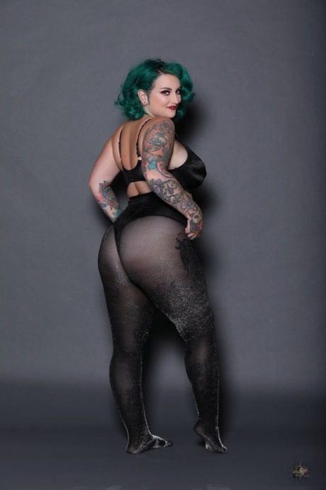 Galda Suicide hot model photos