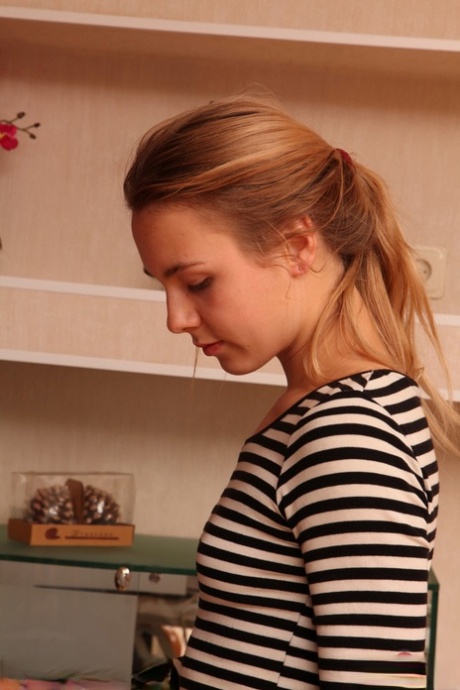 shy teen sexy nude img