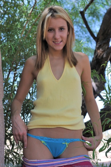 teen cameltoe naked archive