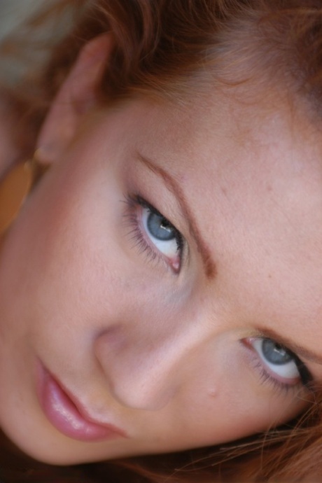 red lips nude images