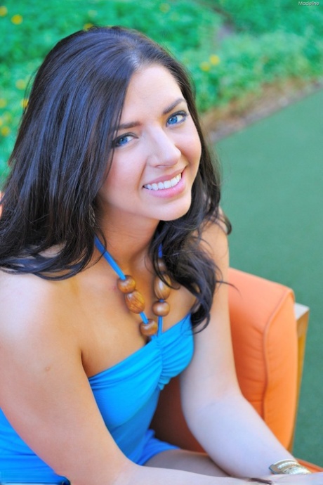 beautiful brunette free porn galleries