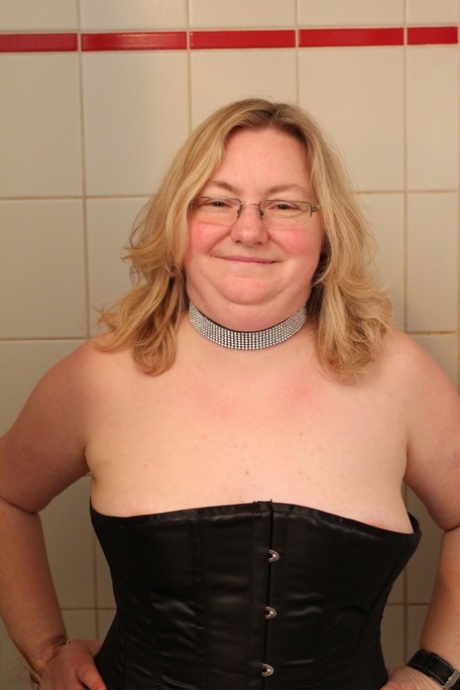 chubby blonde mature pornographic photo